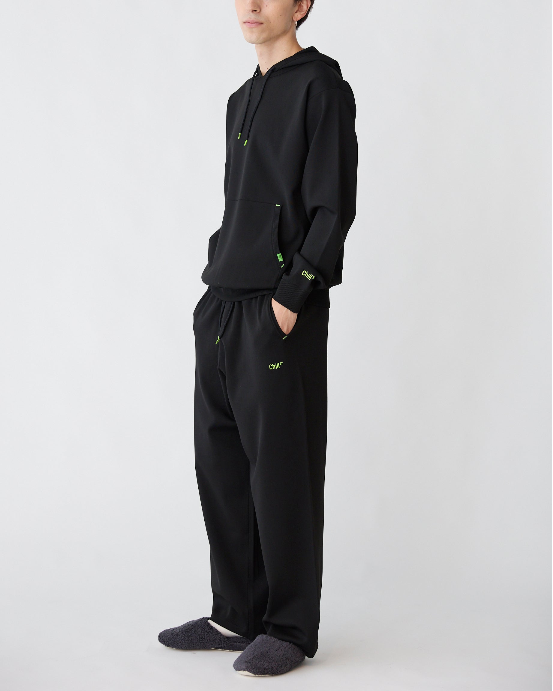 ちゃそ Smooth Tech Knit Pullover Parka + Smooth Tech Knit Pants